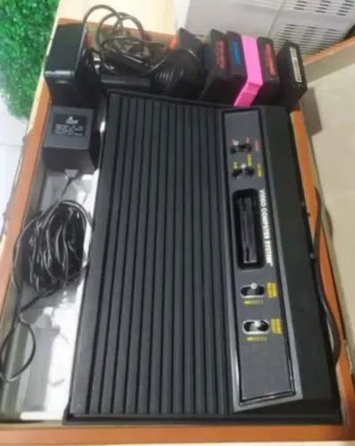 Atari 2600 de 1983 na Mala Game Box