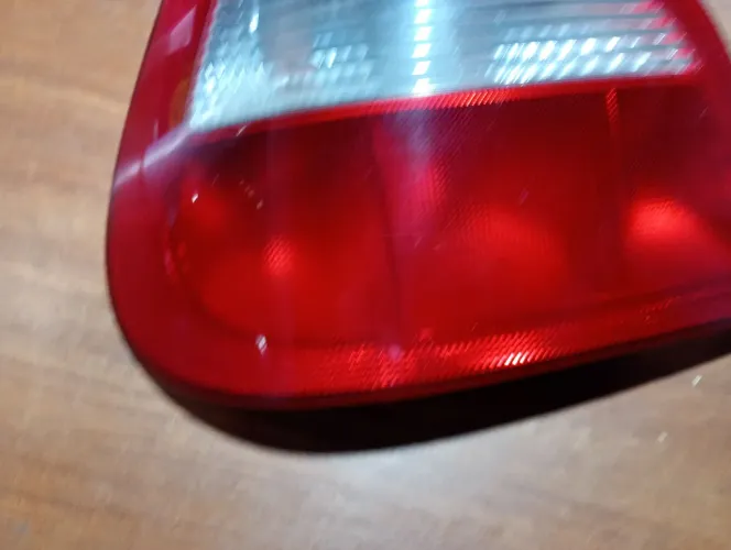 Lanterna esquerda Megane 2000/2005