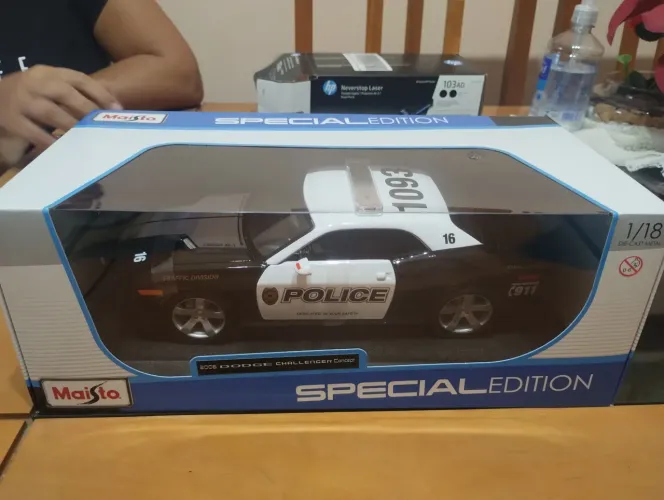 Miniatura 2006 Dodge Challenger Concept Police Special Edition 1:18 Maisto