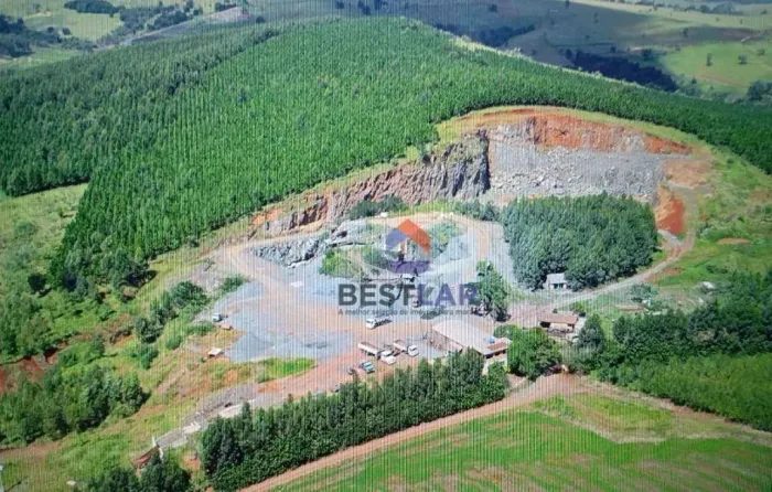 Vende-se PEDREIRA DE PORTEIRA FECHADA, no interior de Sp