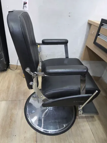 Cadeira de Barbeiro Clássica - Conforto e Estilo!