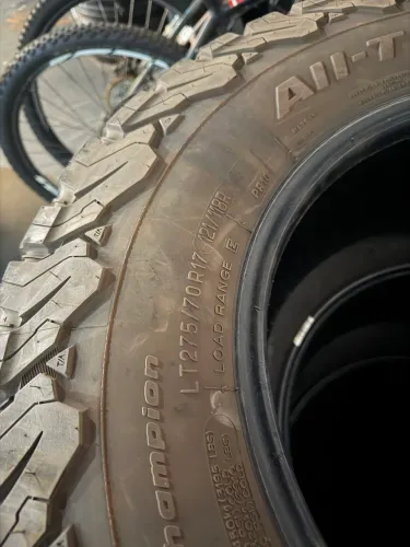 Pneu BF 275/70/17  camionete Hilux/ford/GM 40.000 km rodados