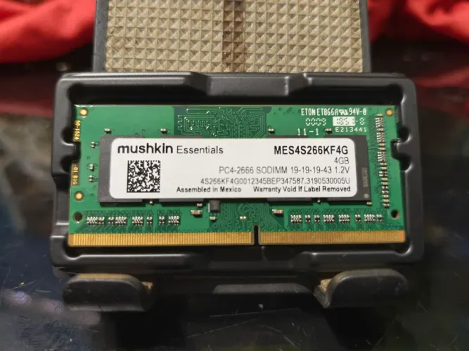 Memória RAM Notebook 4GB DDR4 2666MHz Mushkin Essentials (No Estado / Ler Descrição)