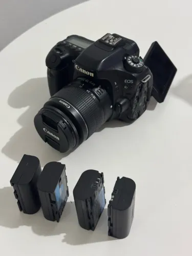 Camera canon 80D + lente 18-55 + 4 baterias
