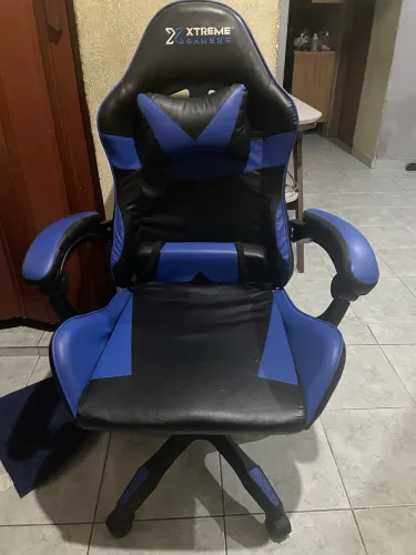 Cadeira gamer nova com nem 4 meses de uso