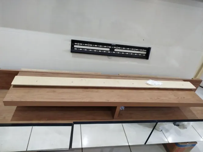 Rak com painel para tv 65 polegadas.