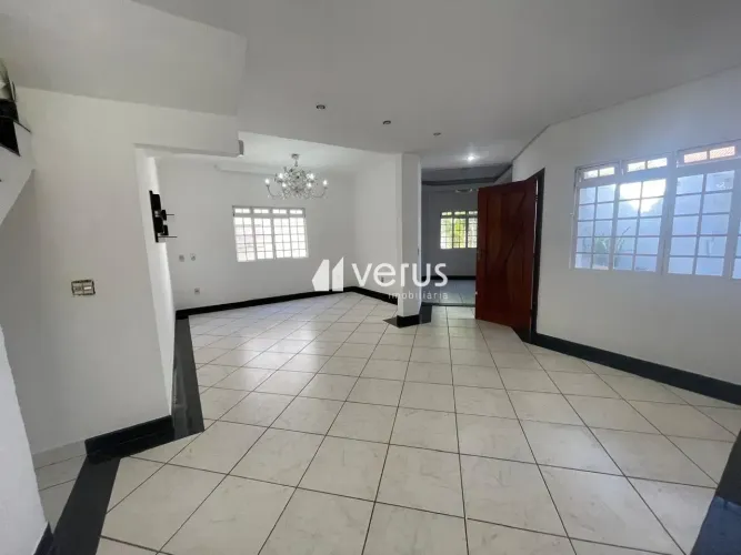 Casa para aluguel, 3 quartos, 3 suítes, 2 vagas, Jardim Karaíba - Uberlândia/MG