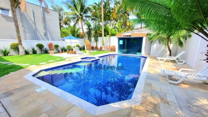 LINDA casa em condomínio fechado de alto padrão na região da praia de Pernambuco no Guaruj