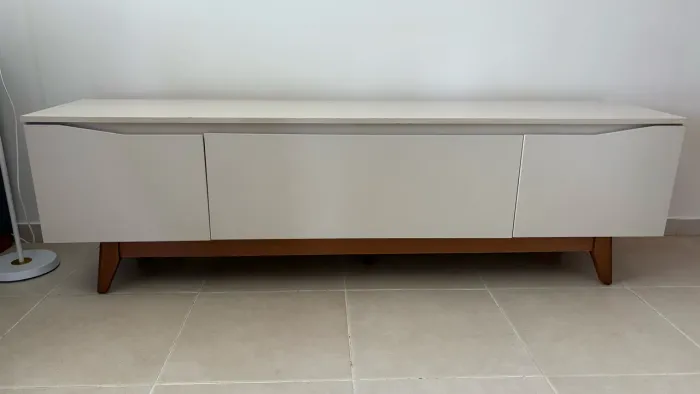 Rack para TV até 75 Polegadas MDF 184cm Pés em Madeira Maciça Flynt Off White