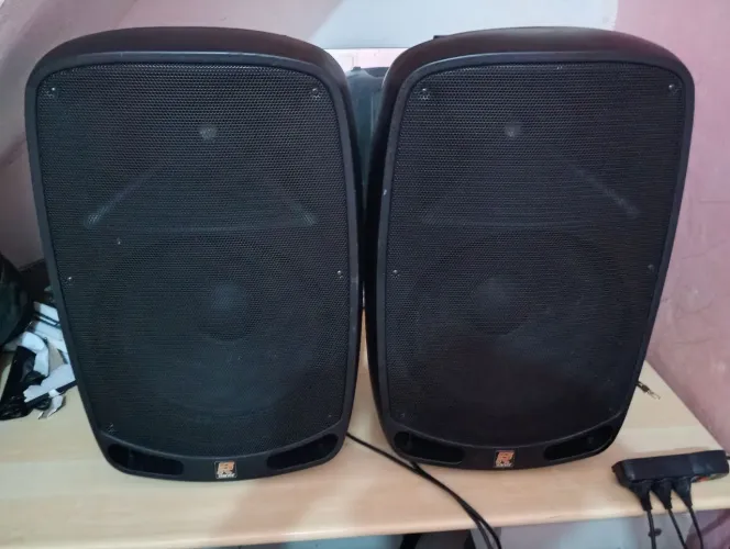 Som profissional  2 caixas ativas BI amplificada 