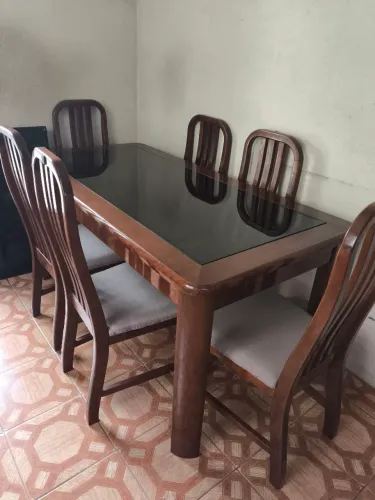 Vendo mesa de madeira + 6 cadeiras