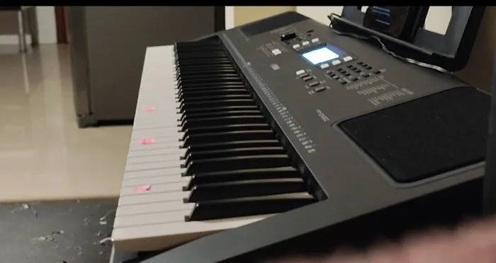 Teclado Yamaha PSR-EW310 (76 teclas) -Estado de Novo + Suporte Dupla