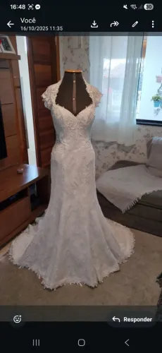 Vende-se um vestido de noiva sereia