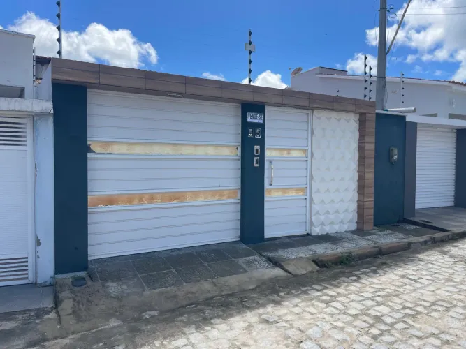 Casa + terreno aos fundos medindo 8 X 20m