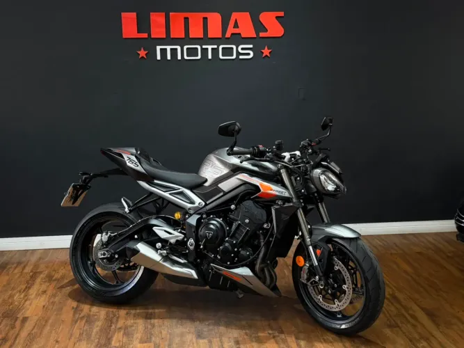 Street Triple RS 765 Cinza 2024 - Apenas 15.800 KM.