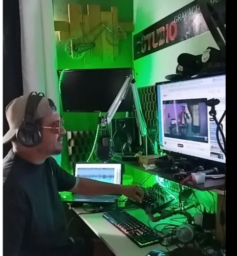 Locutor que gravar vinhetas , mensagem ao loja , supermercado , igreja, feira e outros