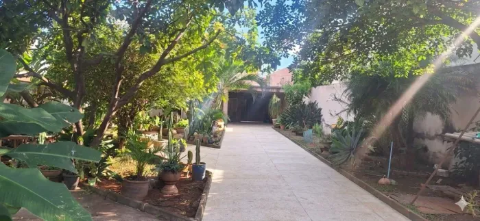 CASA DE 6 QUARTOS EM ARNIQUEIRAS
