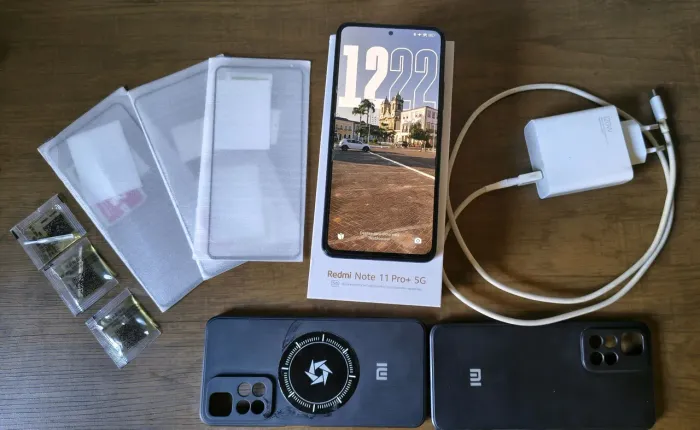 Redmi Note 11 Pro Plus 5g (256 gb + 8 gb ram)