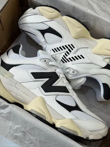 New Balance 9060 Preto e Branco