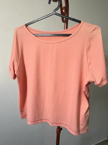 Camisa de academia meio cropped laranja pastel NOVA