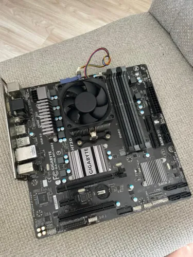 Kit AMD FX-6300 + Placa Mãe Gigabyte GA-78LMT-USB3 (Leia)