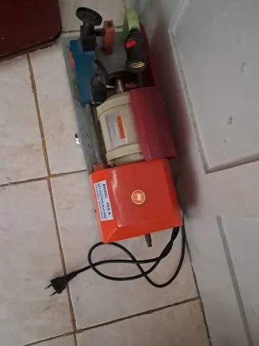 Vendo máquina de fazer chaves nova
