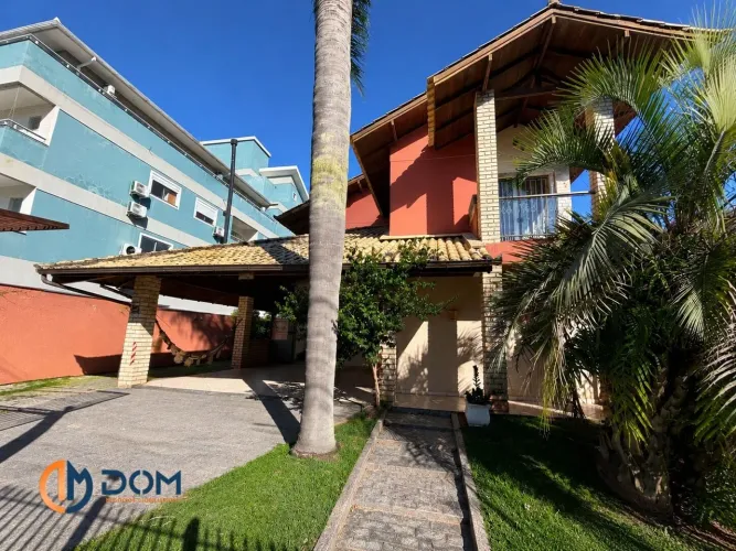 Casa Sobrado aproximadamente 600 mts da praia dos Ingleses