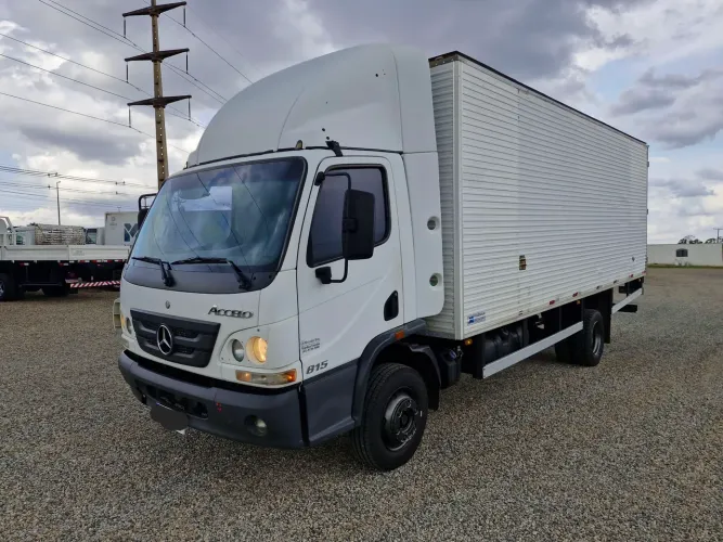 MB Accelo 815 (2019/2020) Baú WL 6,5m Assoalho de Chapa - Completo e Impecável!