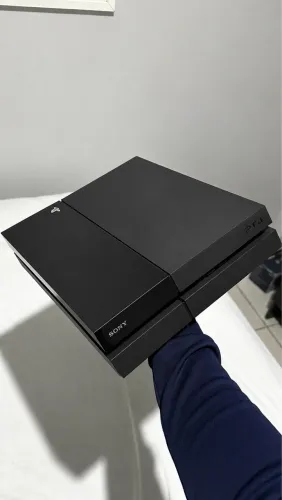 PS4 1TB + CONTROLE + 4 JOGOS