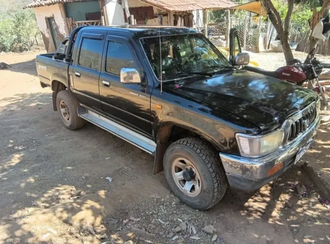 Toyota Hilux CS DX 4X4 3.0 8V 90cv Diesel 2003