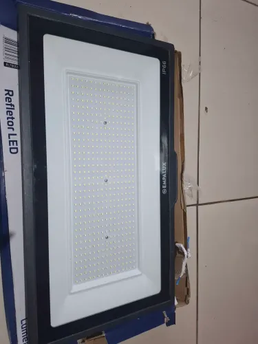 Para vender logo!!! 6 refletores novos...aceito proposta 1.200 cada.