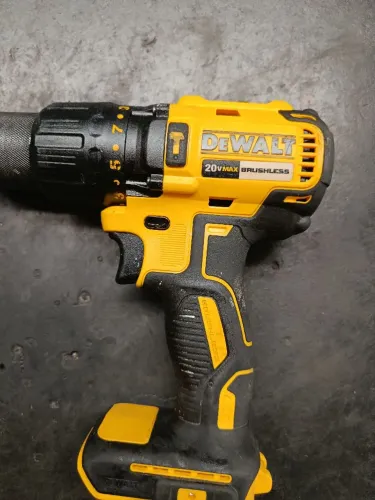 Parafusadeira dewalt 20v, sem bateria, somente a máquina 
