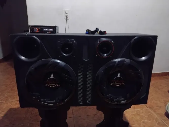 Vendo som automotivo
