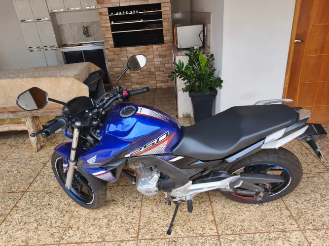Vendo CB TWISTER 250F ano 2022