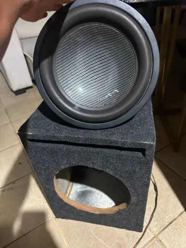 Grave 800 RMS e caixa bem conservada