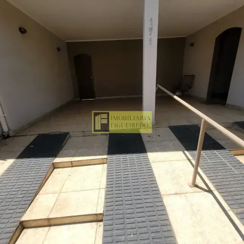 Casa para locação no Jardim Paulista com 02 quartos, 02 banheiros e 02 vagas de garagem.