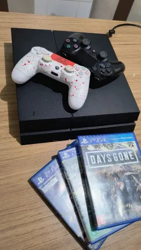 Playstation 4 (PS4)