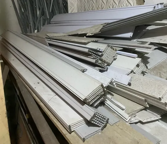Peças Variadas p/ Forro e Portas de PVC em Diversos Tamanhos 