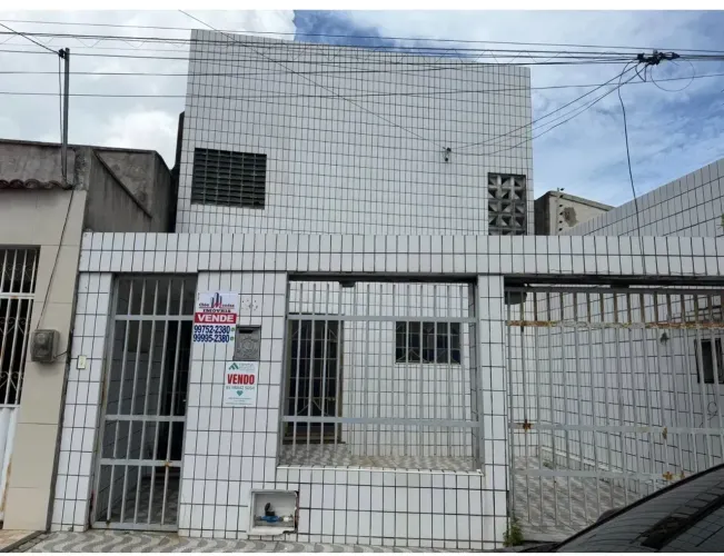 Casa para venda com 214 metros quadrados em Padre Andrade - Fortaleza - Ceará