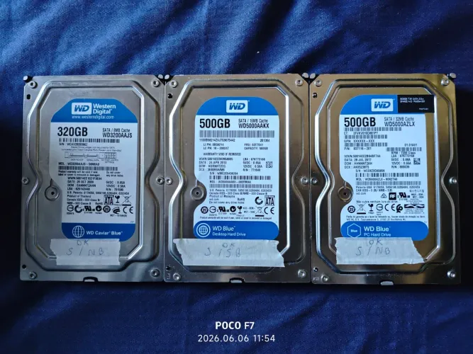 Kit com 3x HDs, dois de 500GB e um de 320GB.