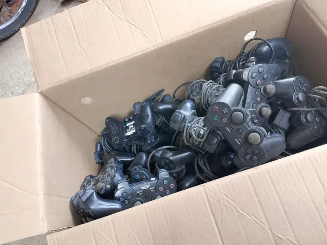 48 controles mistos de PS2 e ps3 preço negociável 