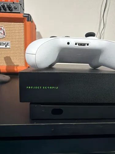 XBOX ONE X - EDICAO LIMITADA PROJECT SCORPIO COM 2 CONTROLES NOVOS