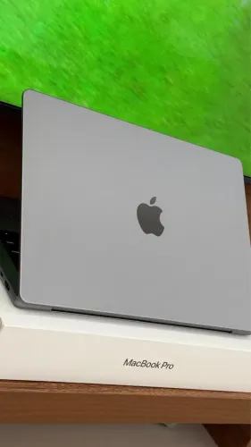 MacBook Pro 2021 M1 Chip PRO