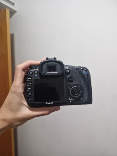 Câmera Canon EOS 7D Corpo | 60 mil cliques + Bateria, Carregador e Cartões