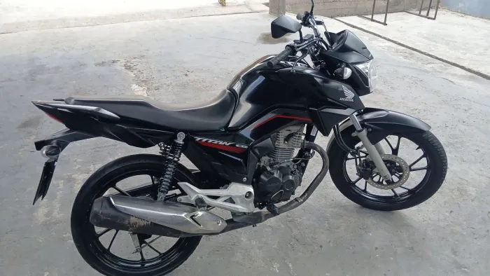 Vendo essa titan único dono toda revisada quitada em dias dois pneus novo