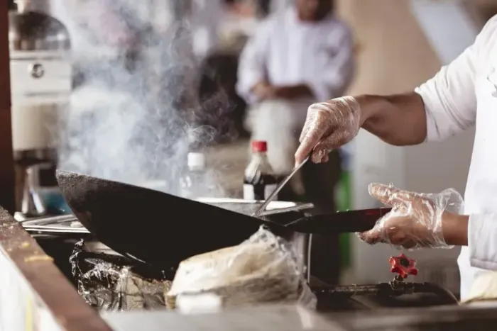 Vaga para Auxiliar de Cozinha - Contratação Imediata enviar curriculo para *