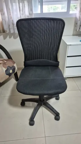 Cadeira de Escritório Preta em Rede - Super Prática e Confortável!