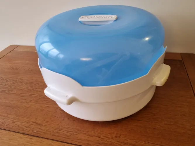 Esterilizador de mamadeiras, marca Dr. Brown's. Em ótimo estado!