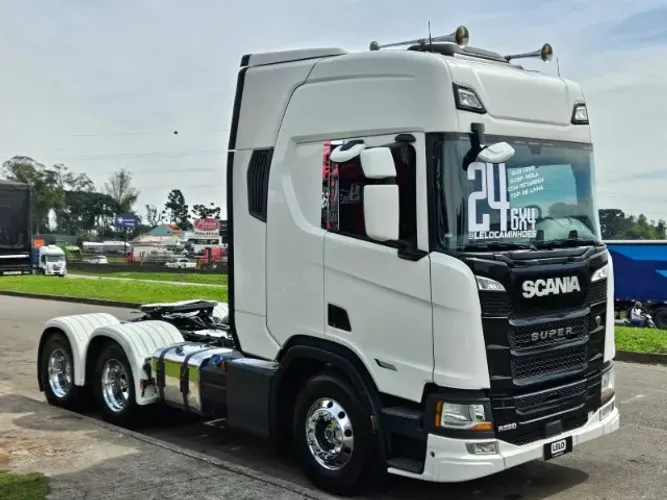 Scania R560 SUPER Tração 6x4 Bug Leve Mola RETARDER Ano 24 Automático- repasse