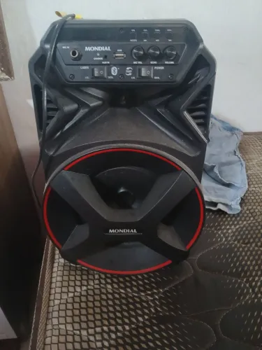 Caixinha de som semi nova mondial